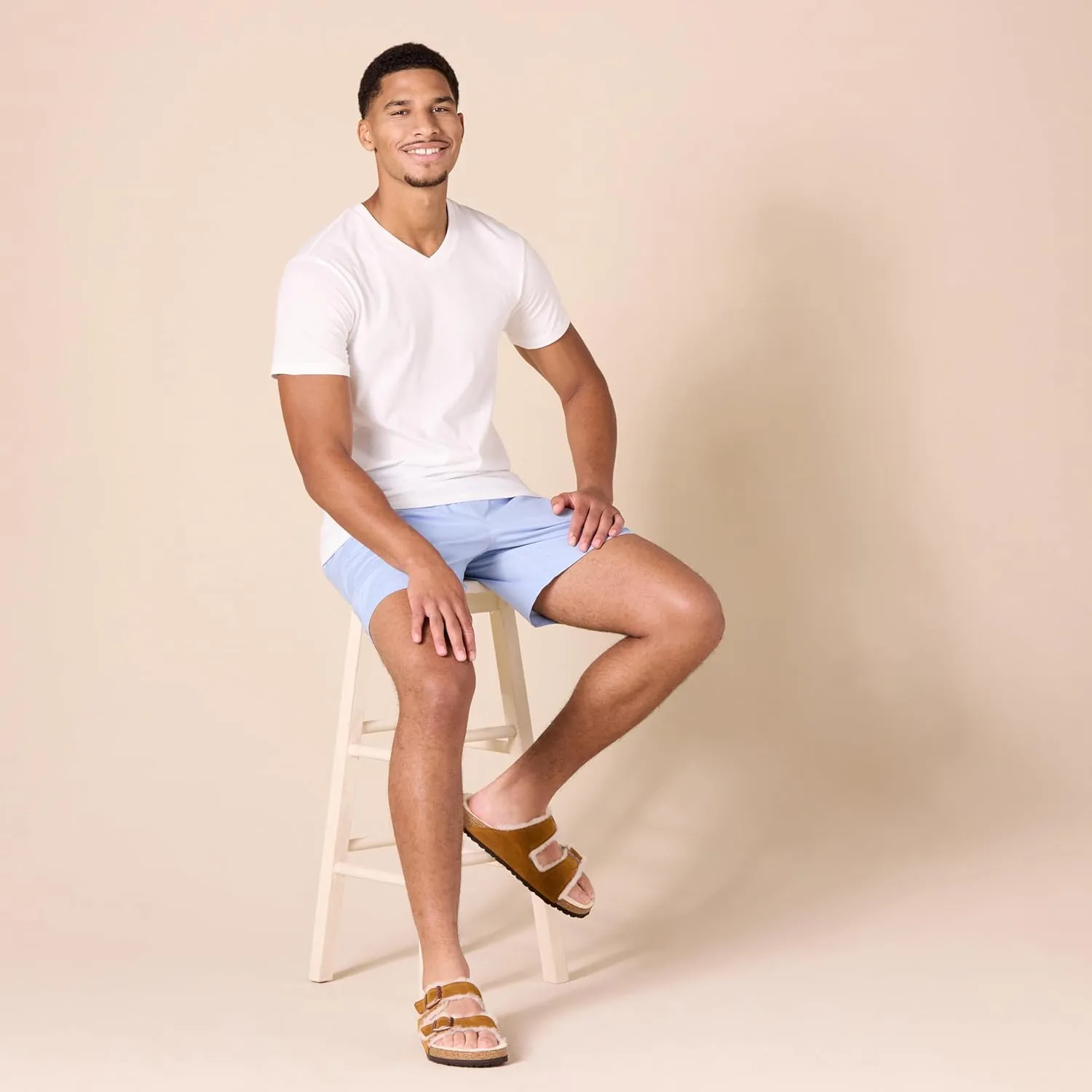 Amazon Essentials Men's V-Neck Undershirt, Pack of 6