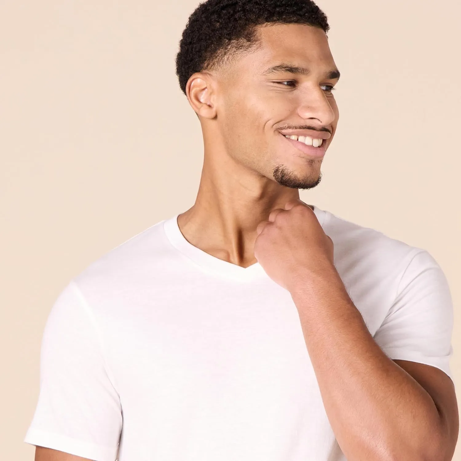 Amazon Essentials Men's V-Neck Undershirt, Pack of 6