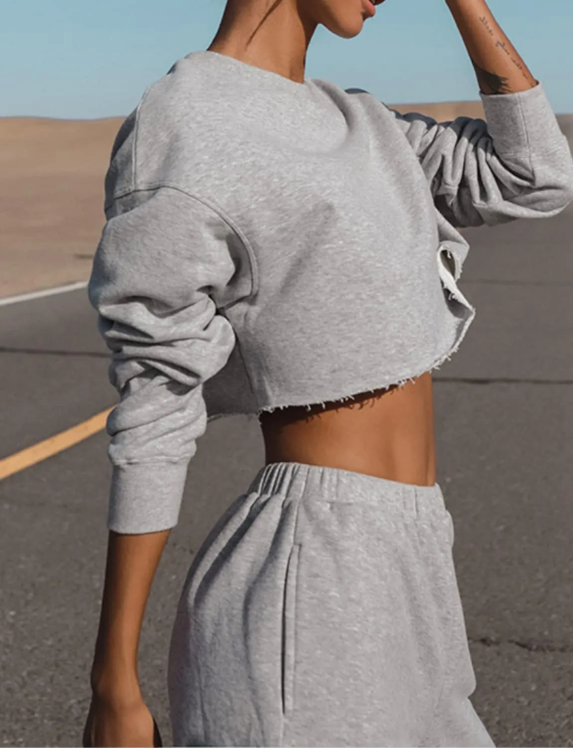 Women's Cropped Fleece Sweatshirt Crewneck Long Sleeve Casual Pullover Crop Tops