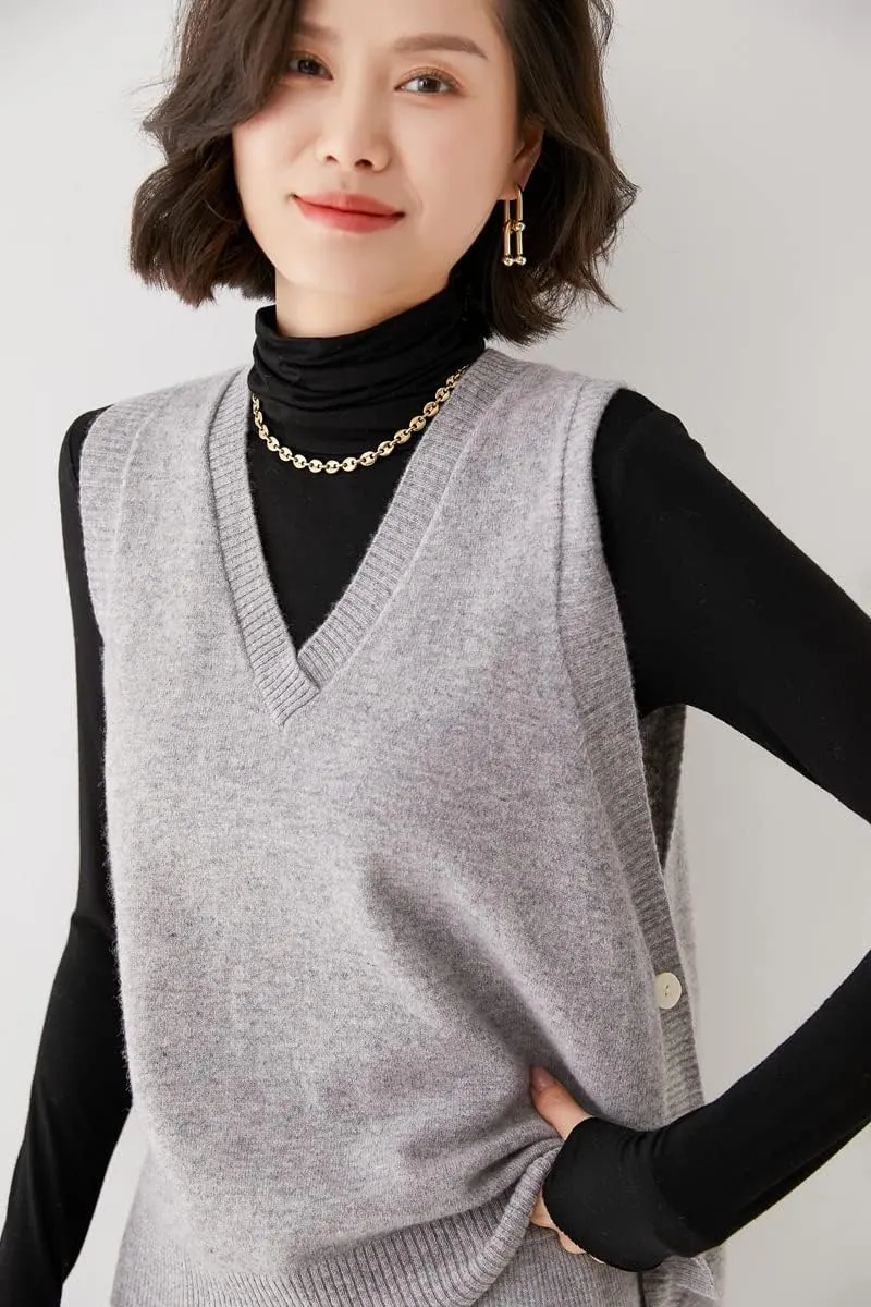 Women's V-Neck Simple Three-Button Design Solid Color Loose Casual All-Wool Knitted Vest